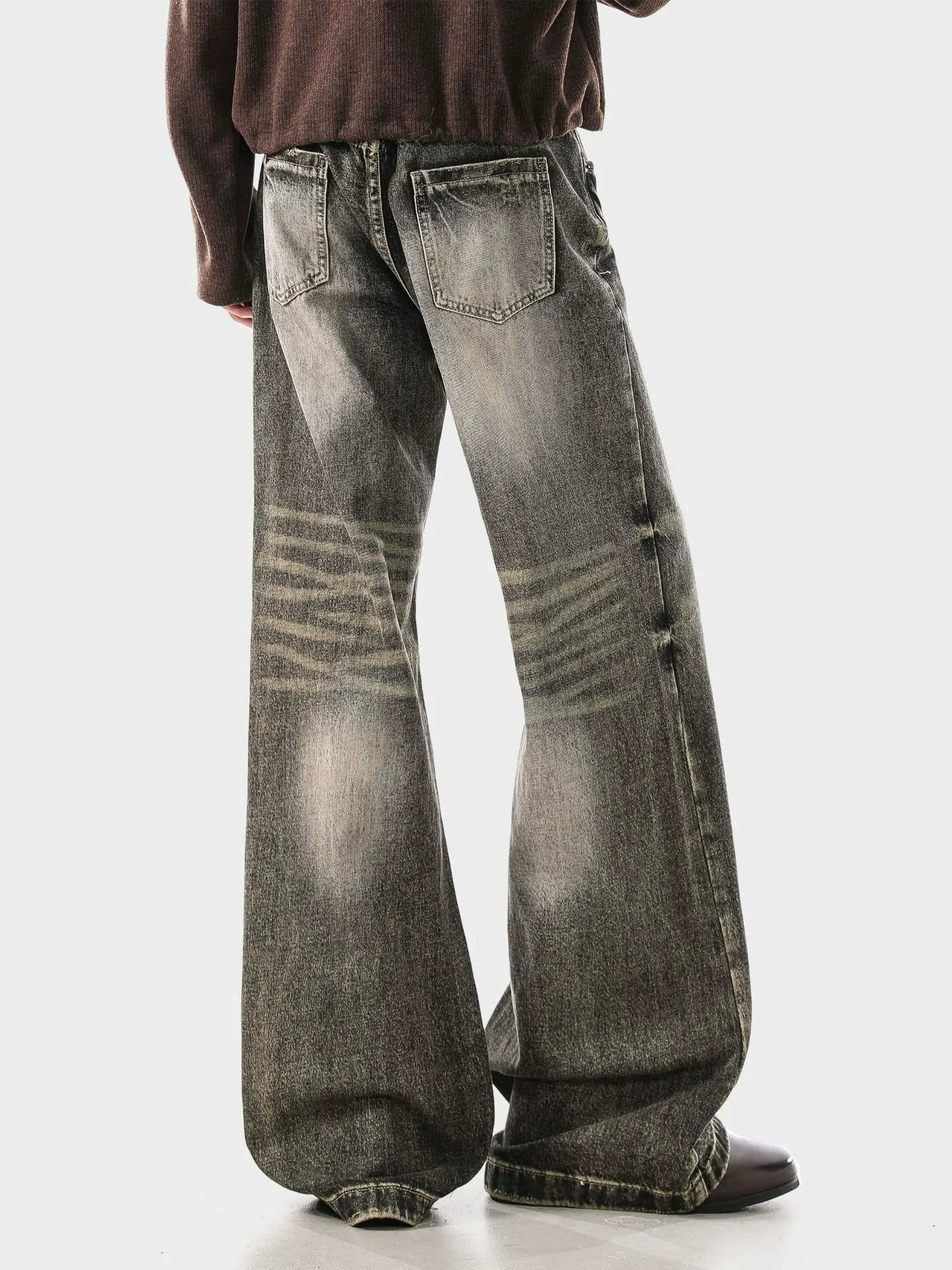 Camiseta negra desgastada y vanguardista de algodón estilo vintage con diseño de coche de carreras