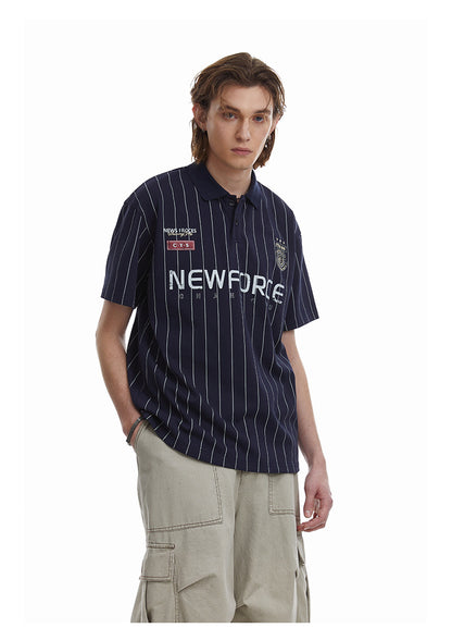 Camiseta negra desgastada y vanguardista de algodón estilo vintage con diseño de coche de carreras