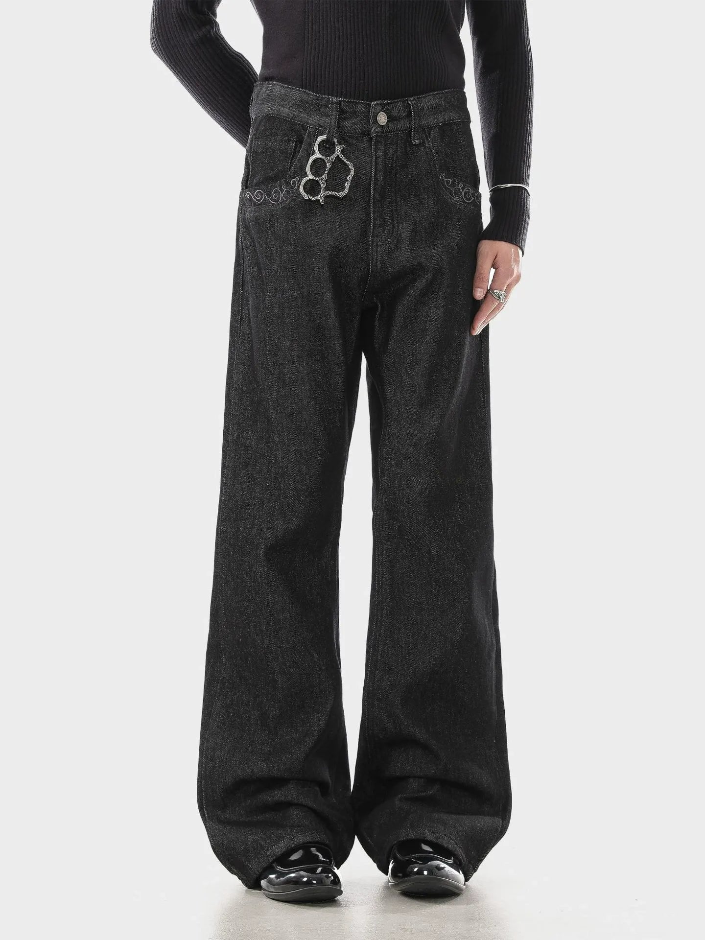 Camiseta negra desgastada y vanguardista de algodón estilo vintage con diseño de coche de carreras