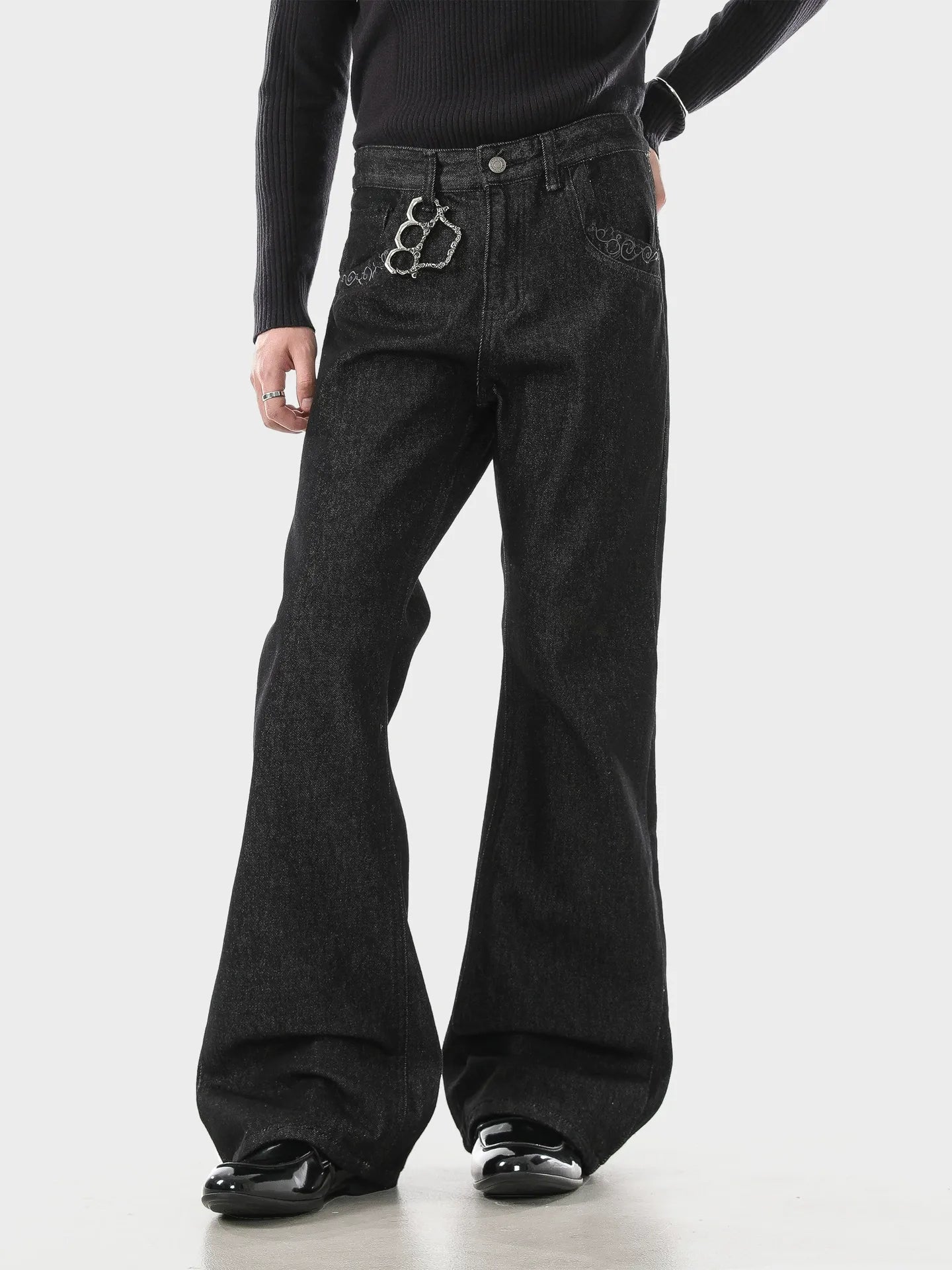 Camiseta negra desgastada y vanguardista de algodón estilo vintage con diseño de coche de carreras