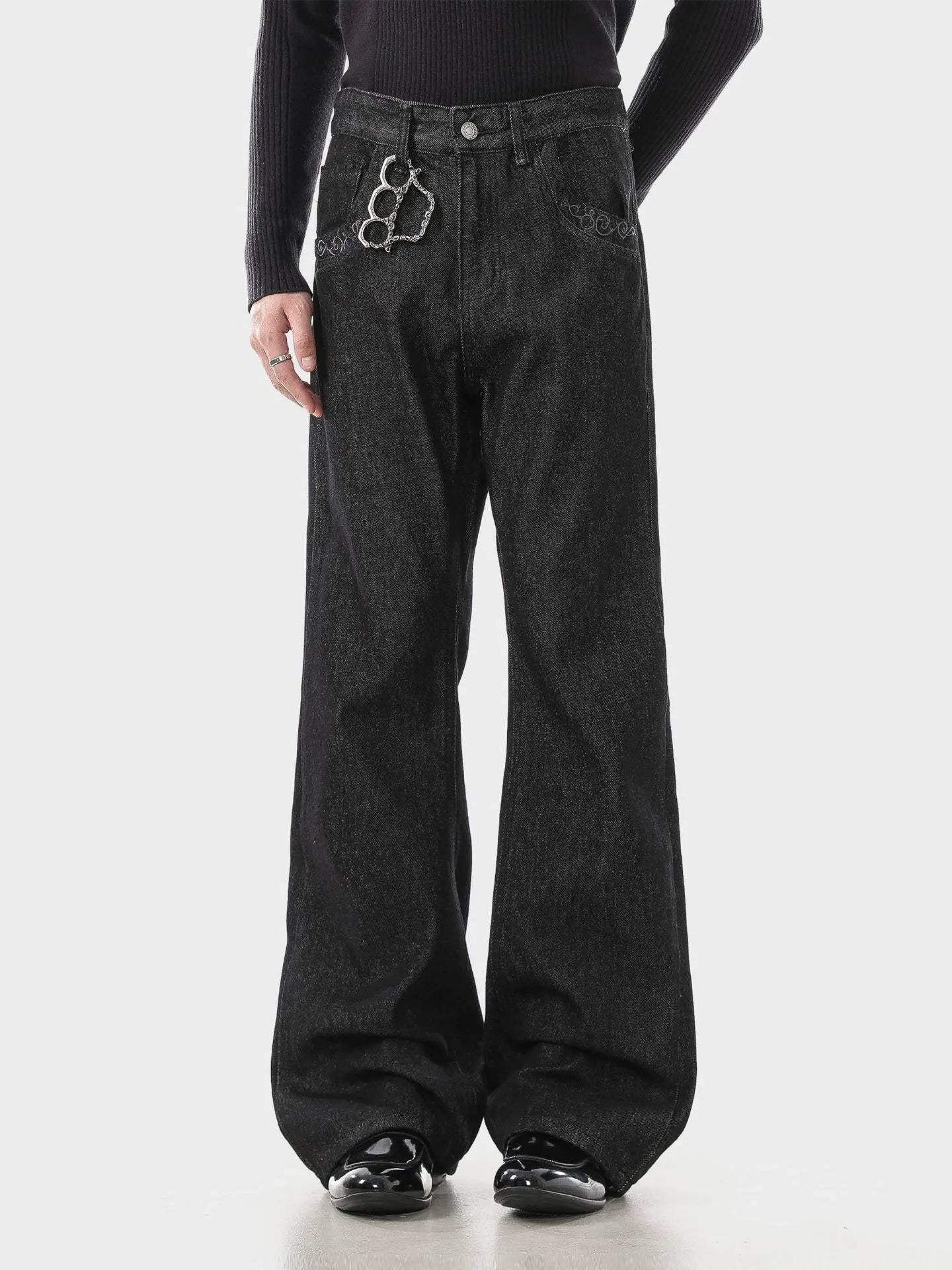 Camiseta negra desgastada y vanguardista de algodón estilo vintage con diseño de coche de carreras