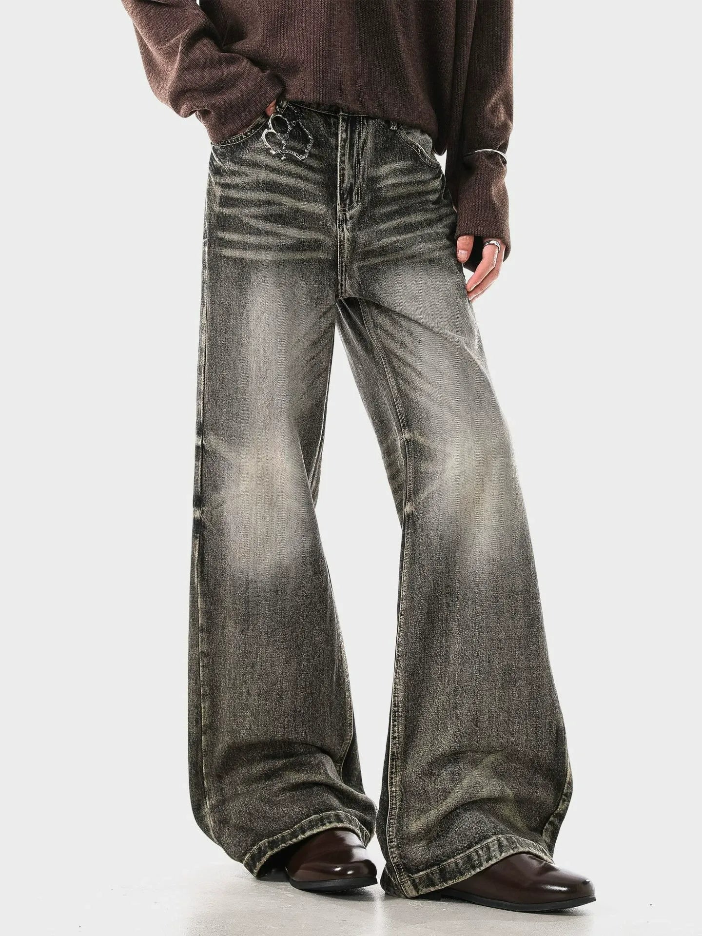 Camiseta negra desgastada y vanguardista de algodón estilo vintage con diseño de coche de carreras