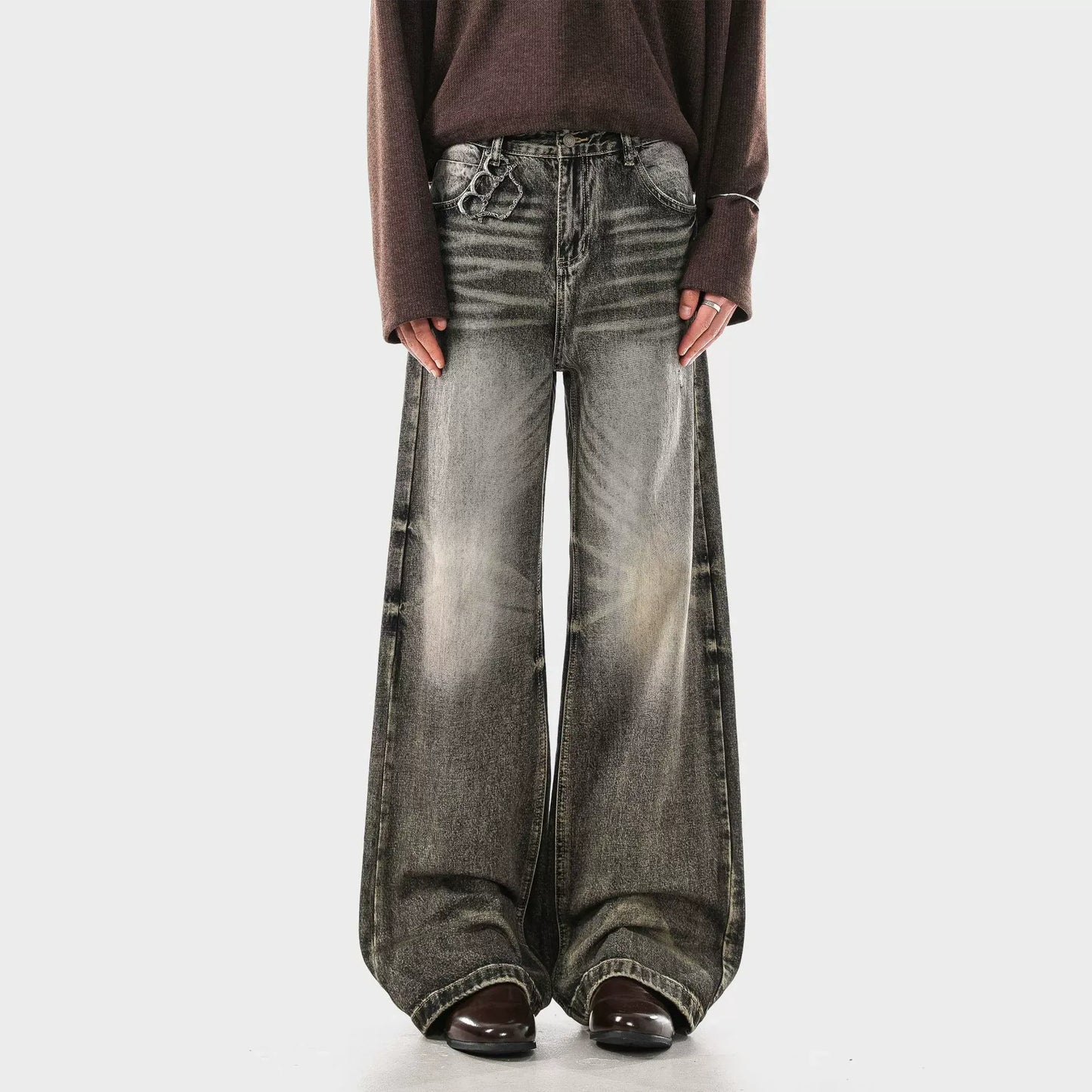 Camiseta negra desgastada y vanguardista de algodón estilo vintage con diseño de coche de carreras