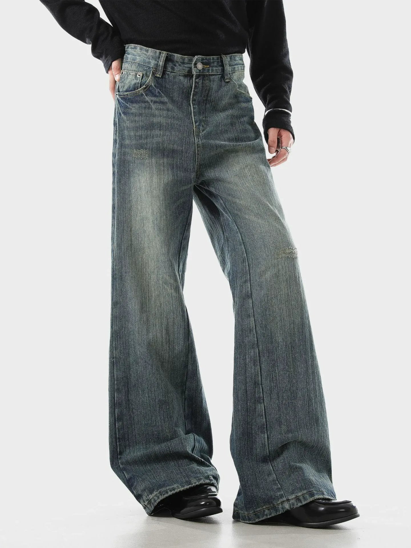 Camiseta negra desgastada y vanguardista de algodón estilo vintage con diseño de coche de carreras