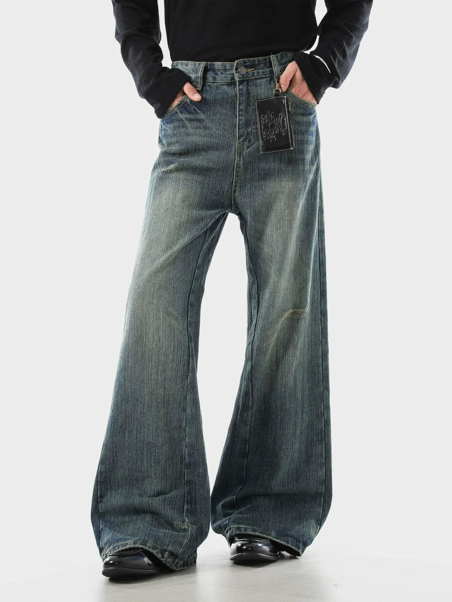 Camiseta negra desgastada y vanguardista de algodón estilo vintage con diseño de coche de carreras